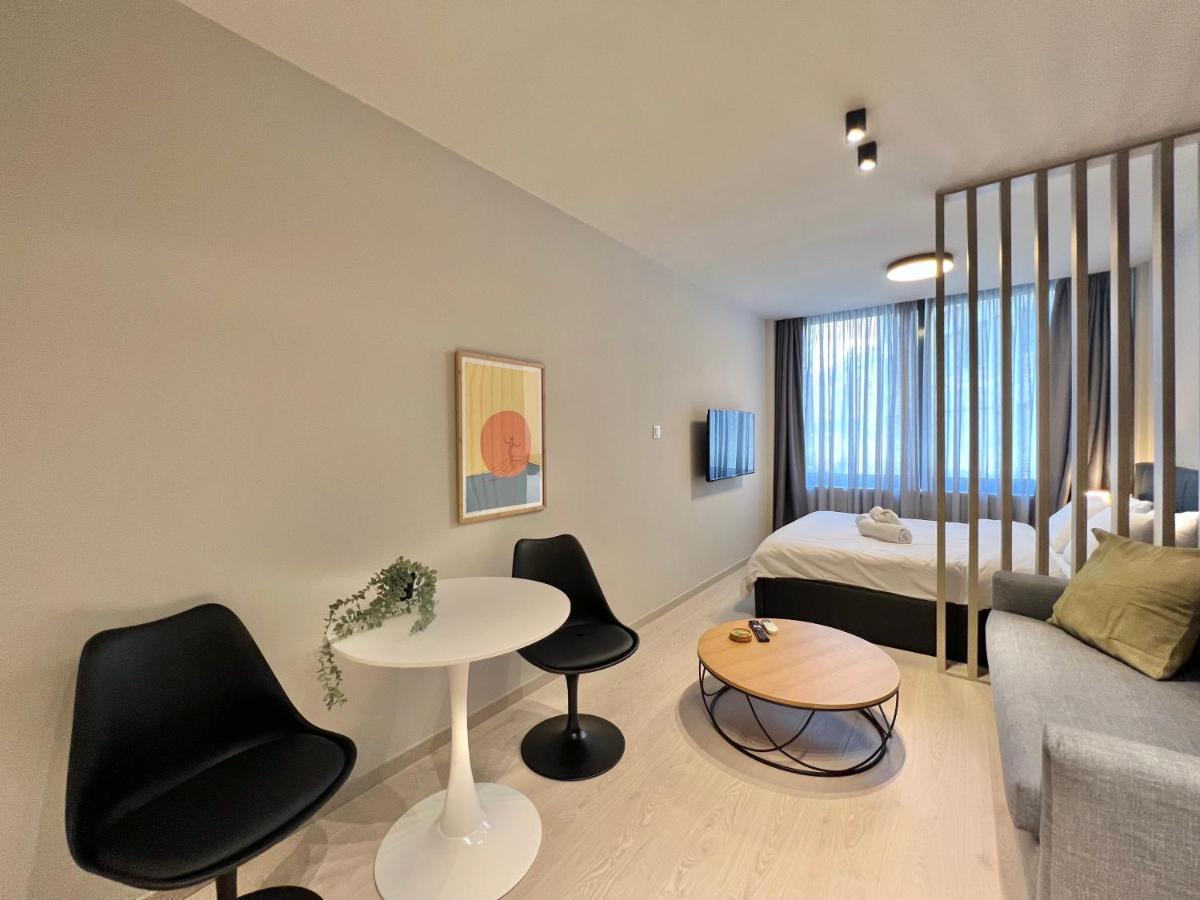 Aura Suite V6 By Halu! Thessaloniki Exterior photo